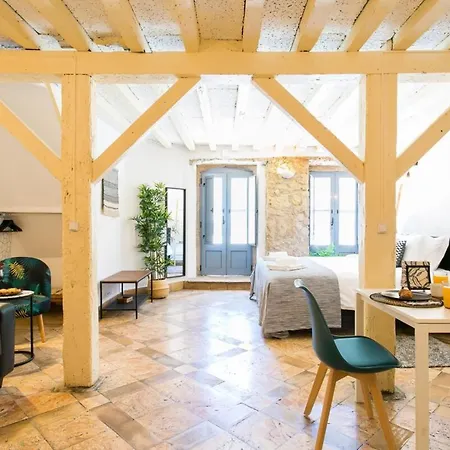 Daire Original Photographers Studio In Alcantara